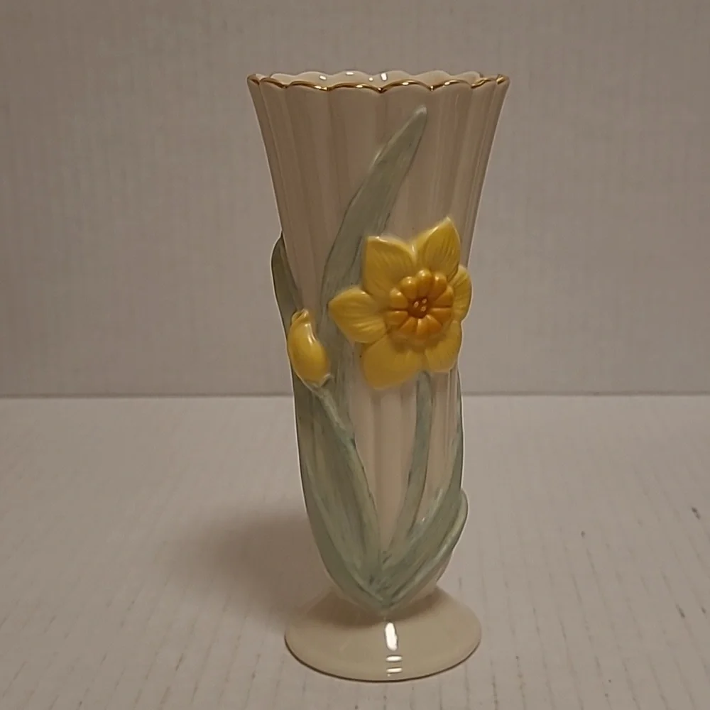 Lenox Daffodils in Bloom Bud Vase with Gold Trim